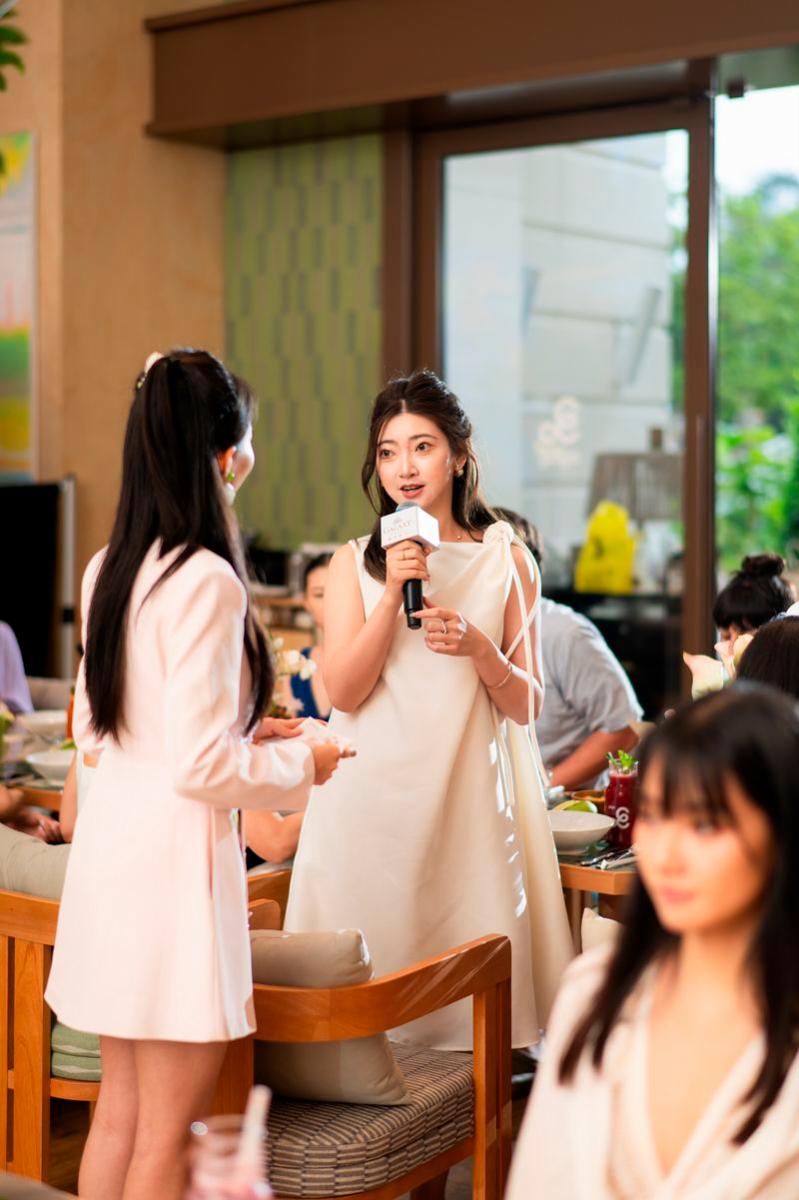 $!Floral artist Ceng Xi delivered an introduction to the concept behind the table-top floral sets.