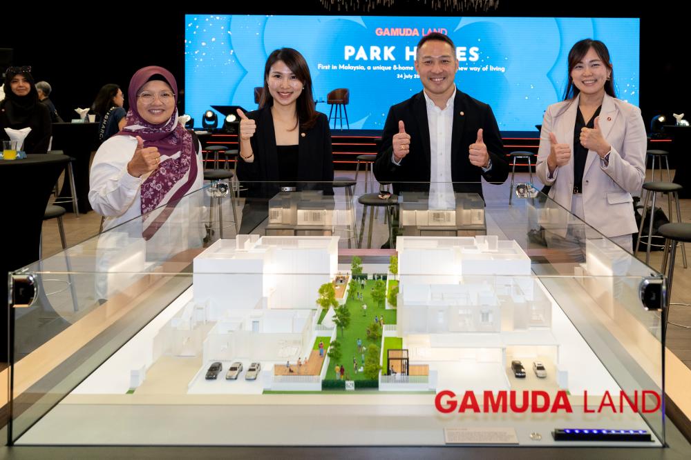 $!(From left) Ministry of Housing and Local Government deputy director-general Norsazila Nordin, Gamuda Land COO Jess Teng Poh Fern, Gamuda Land CEO Chu Wai Lune and Gamuda Land COO Wong Siew Lee at the Park Homes typology launch.