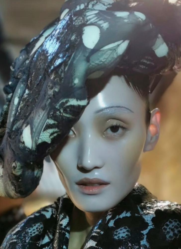 Maison Margiela Artisanal 2024 Collection by John Galliano and makeup by McGrath. – PIC FROM X @LAMODEUNKNOWN