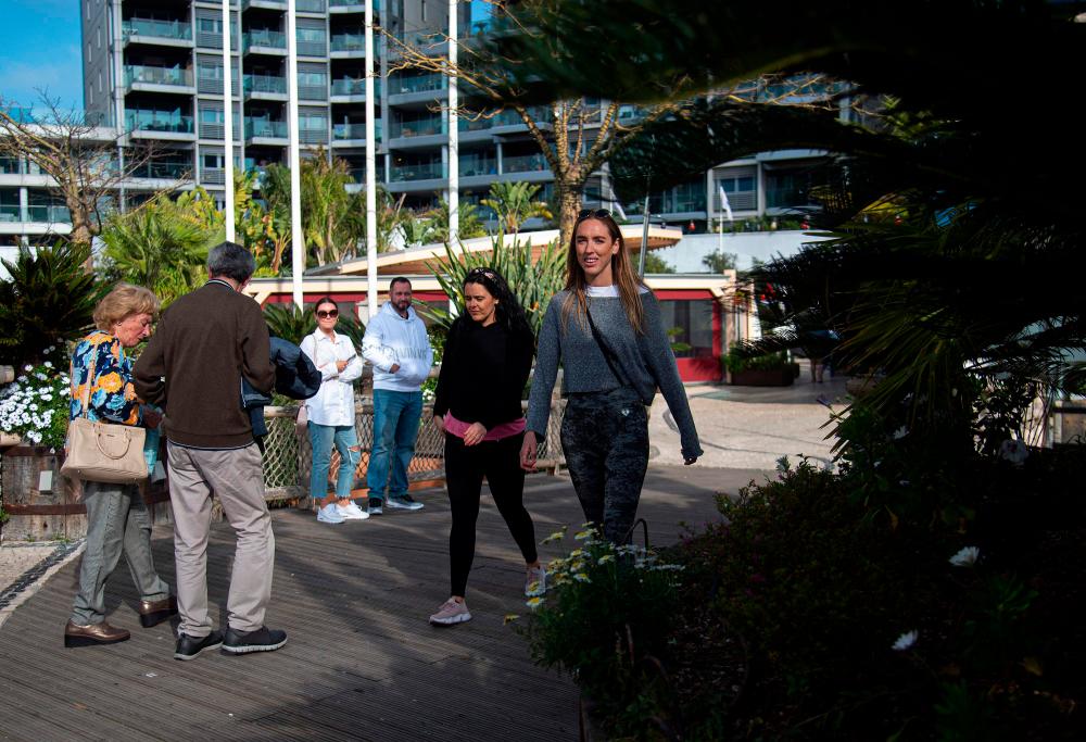 People walk without wearing face masks in Gibraltar on April 5, 2021. The tiny British territory on Spain's southern coast dropped a rule mandating the use of face masks on busy streets. Dubbed Operation Freedom, Gibraltar's vaccination campaign is among the fastest in Europe. –AFP