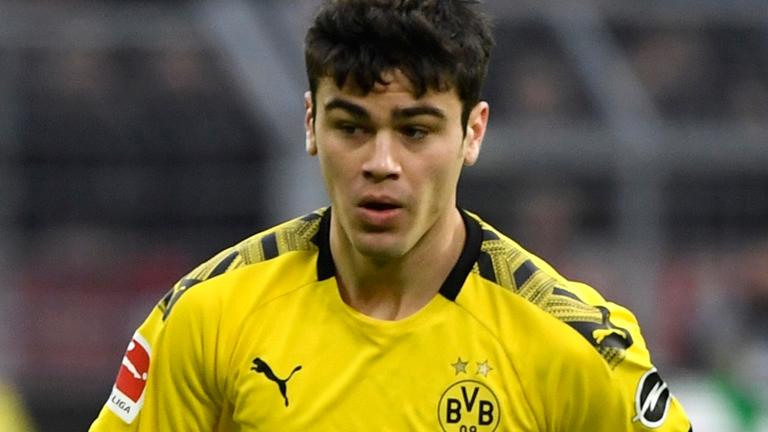 Dortmund extend American teenager Reyna's deal to 2025