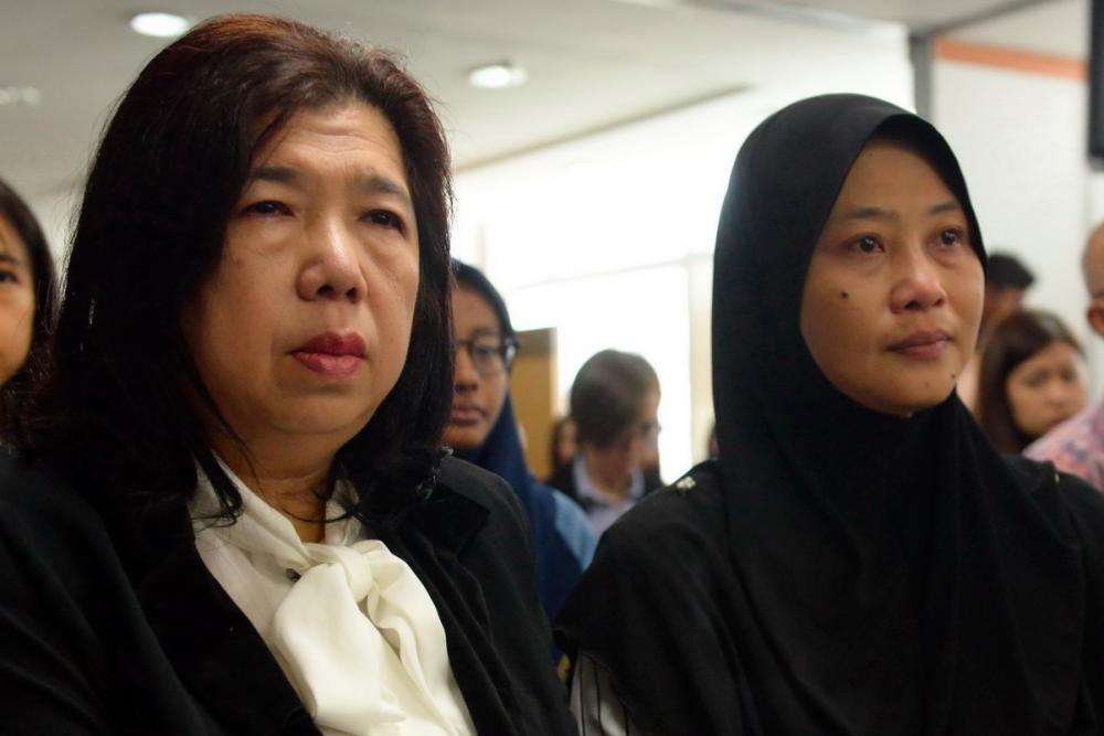 Pastor Raymond Koh’s wife Susanna Liew (L) and Perlis activist Amri Che Mat’s wife Norhayati Mohd Ariffin.