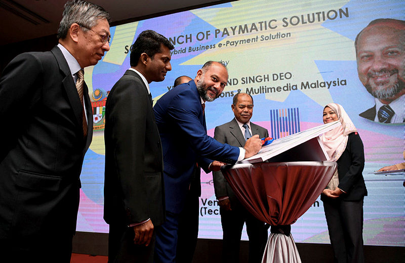 Communications and Multimedia Ministry Minister Gobind Singh Deo (3rd L) launches the HeiTech Venture Builder Programme organised by HeiTech Padu Berhad. — Bernama