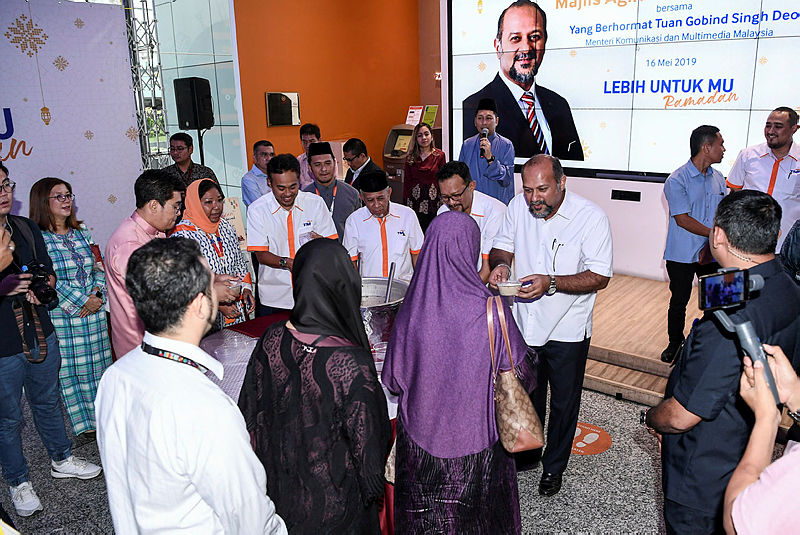 Communications and Multimedia Minister Gobind Singh Deo hands out bubur lambuk to Telekom Malaysia Berhad (TM) employees, on May 16, 2019. — Bernama