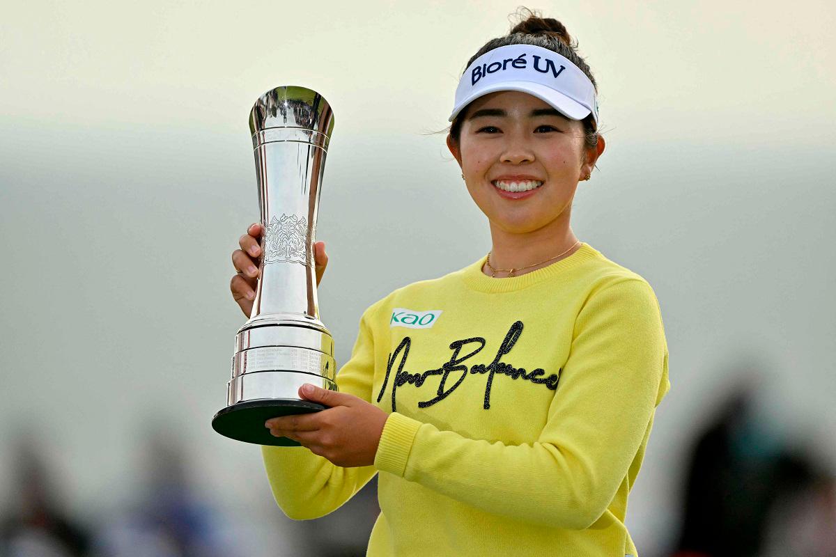 Japan’s Miyu Yamashita lifts the trophy after winning on the final day of the Women’s British Open Golf Championship, at Royal Porthcawl in south Wales on August 3, 2025. - Glyn KIRK / AFP