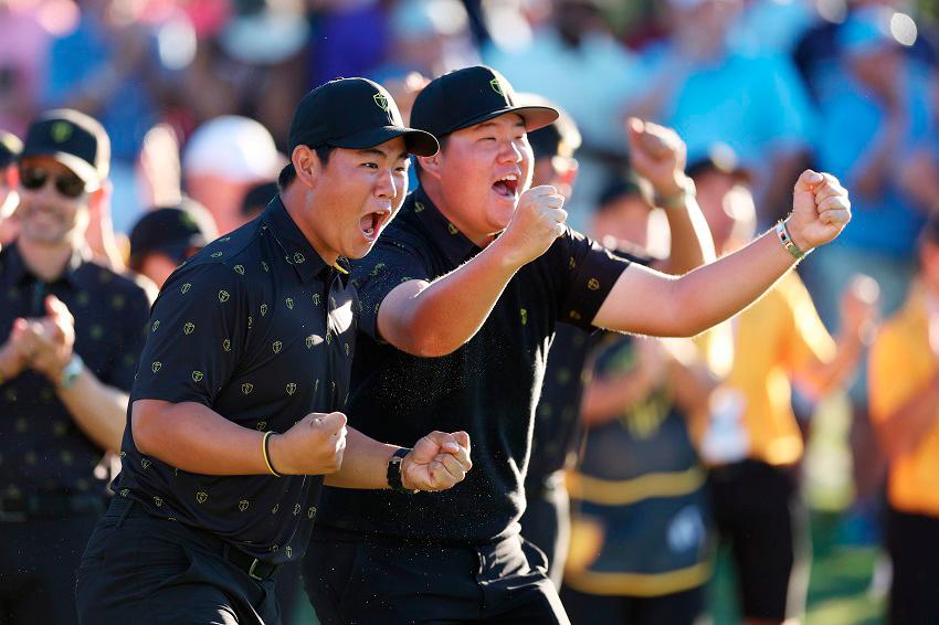 Tom Kim (left) and Sungjae Im at the 2022 Presidents Cup. – Getty Images