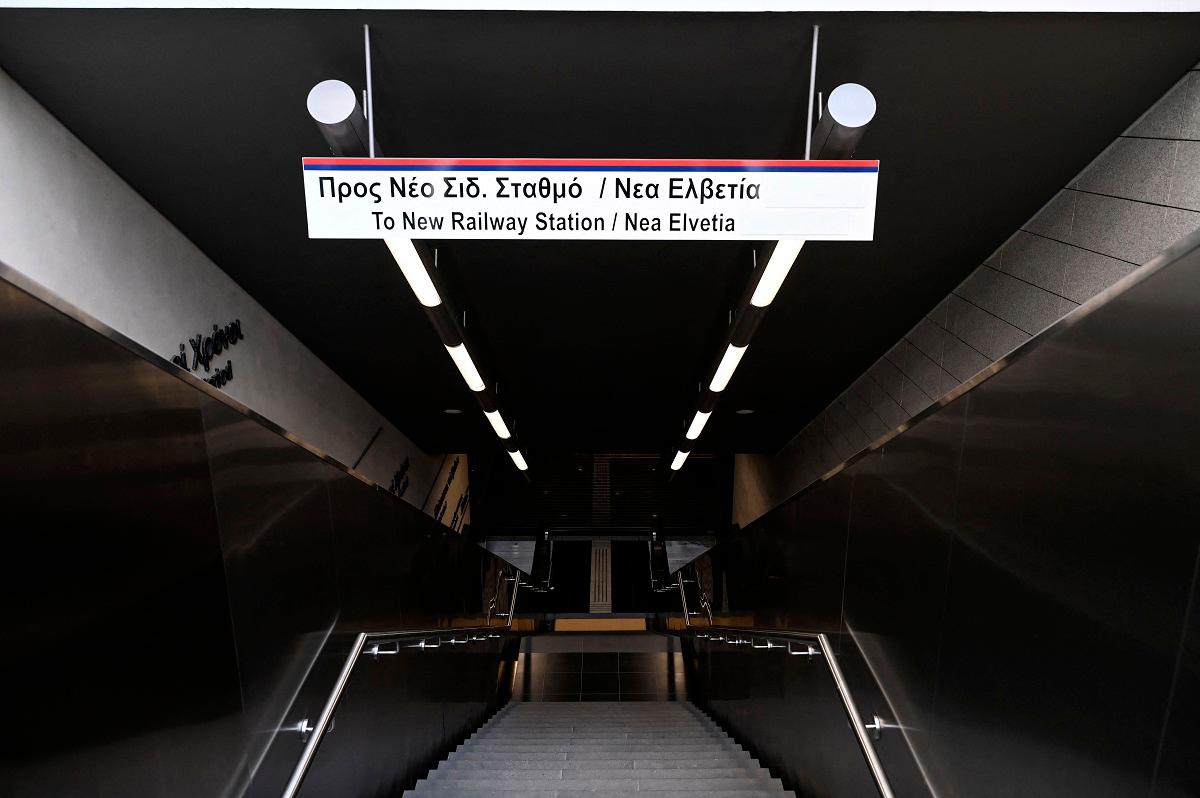 This photograph shows an empty closed metro station, during a 24-hour strike against government plans introducing an optional 13-hour workday, in Thessaloniki on October 14, 2025. - Sakis Mitrolidis / AFP