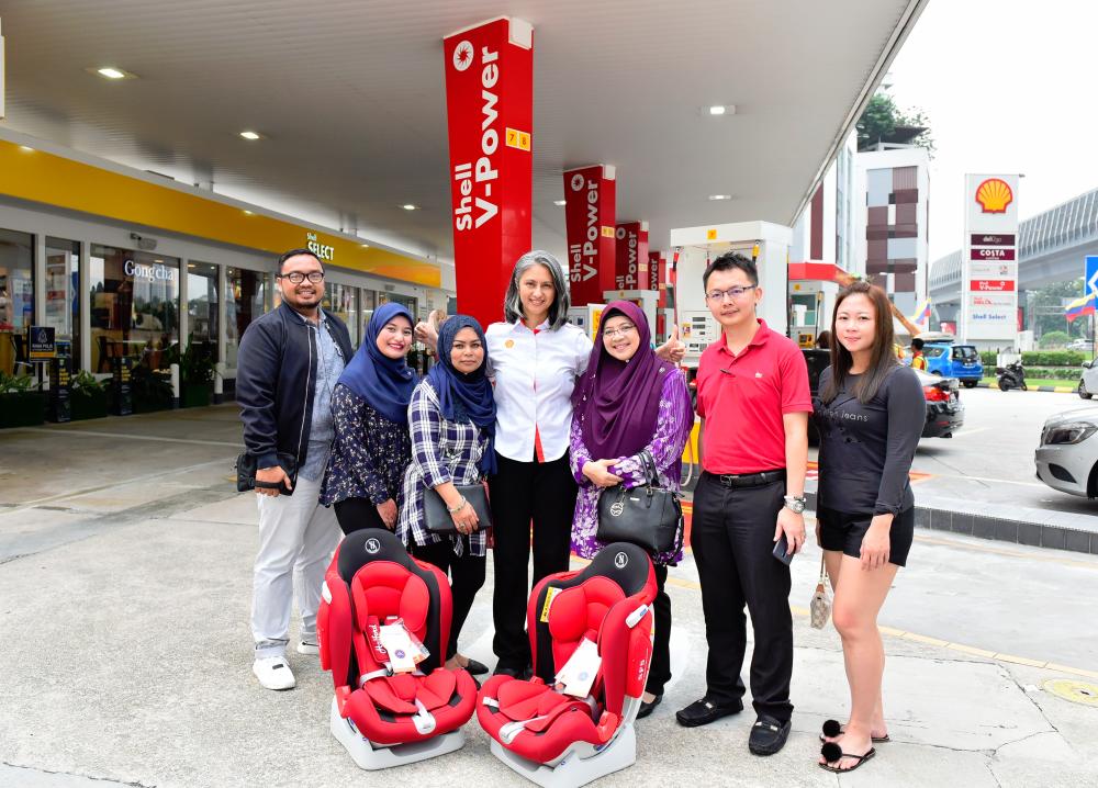 Child car seat winners with Shell Malaysia Trading national sales manager Zharin Zhafrael Mohd.