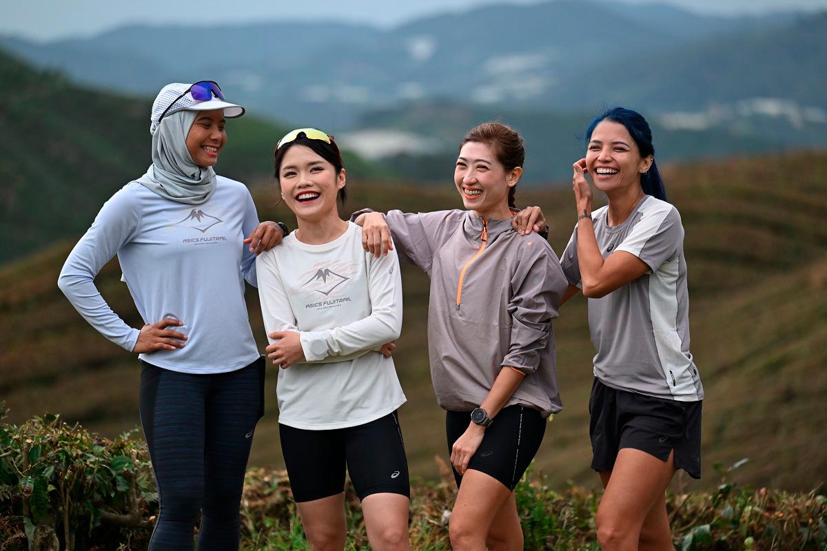 Balqis (right) with other ASICS Malaysia Brand Ambassador and other trail athletes, followed by Yan Law (2nd right), Allison Yee and Emaa Sajew (left) at the Cultra Run 2025