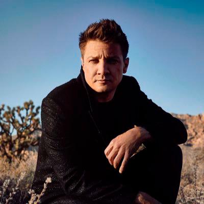 Pix credit: Twitter/JeremyRenner