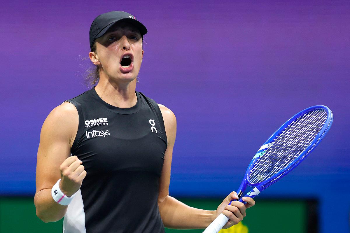 Iga Swiatek of Poland reacts after winning match point against Anna Kalinskaya during their Women’s Singles Third Round match on Day Seven of the 2025 US Open. - AL BELLO / GETTY IMAGES NORTH AMERICA / AFP $!Iga Swiatek of Poland reacts after winning match point against Anna Kalinskaya during their Women’s Singles Third Round match on Day Seven of the 2025 US Open. - AL BELLO / GETTY IMAGES NORTH AMERICA / AFP