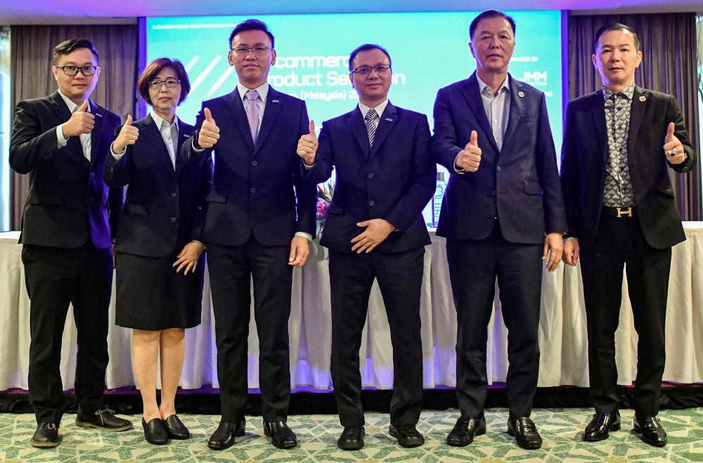 Tang (second from right), Yang (third from right) and JMM Holding managing director Albert Chan (third from left) and other executives at the expo launch press conference. – Bernamapic