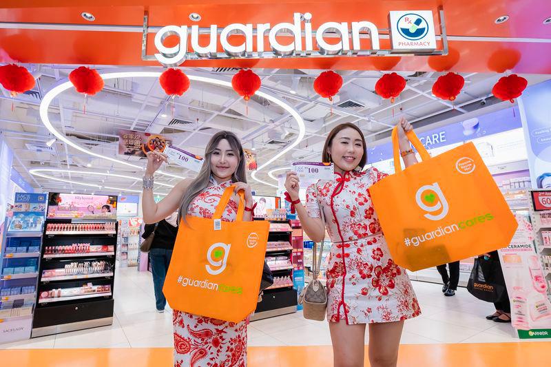 $!guardian guests were given vouchers to shop for the En Yuan Old Folks Home in the spirit of the Lunar New Year