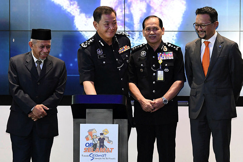 Inspector-General of Police Datuk Seri Abdul Hamid Bador (2nd L) officiates the Op Selamat 15/2019 in conjunction with Hari Raya Aidilfitri, on May 24, 2019. — Bernama