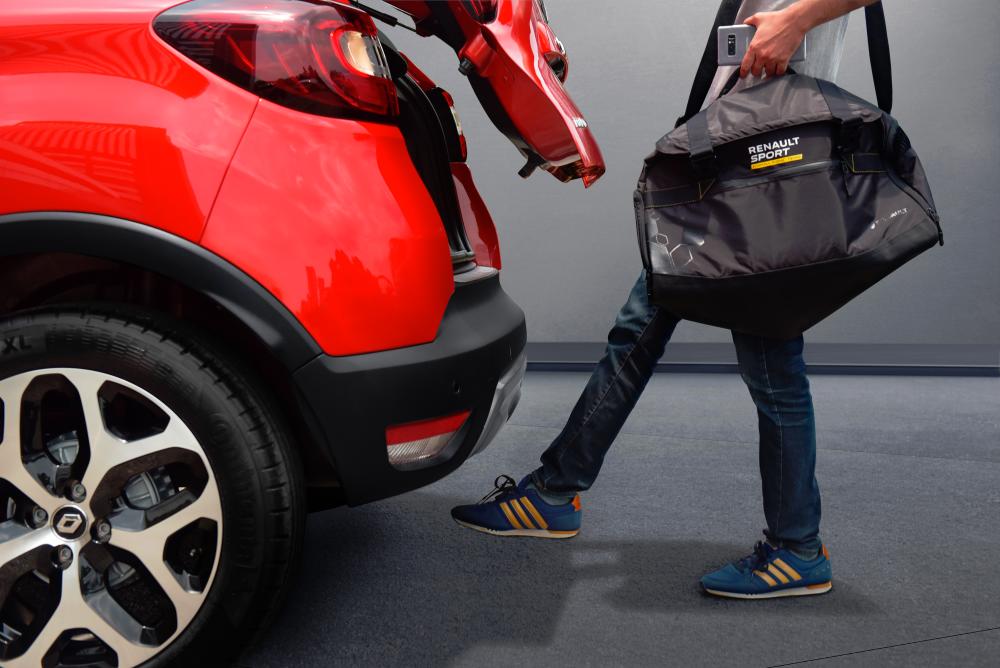 Hands-free power tailgate. $!Hands-free power tailgate.