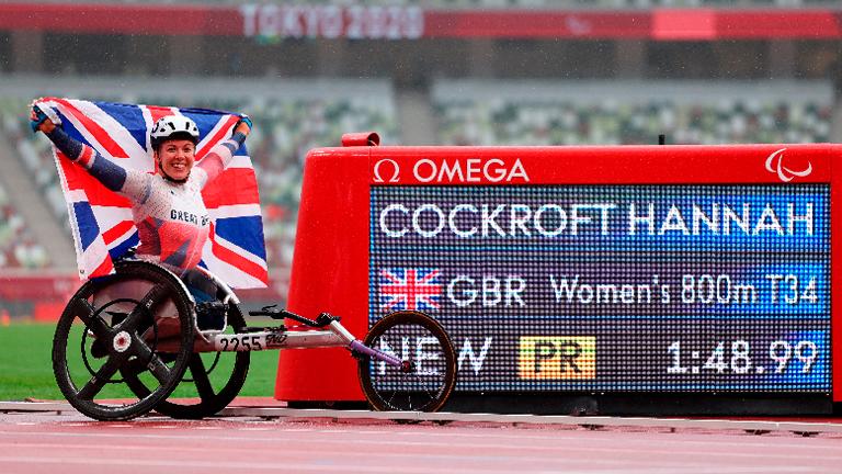 Hannah Cockroft of Britain celebrates after winning gold and setting a Paralympic record at the Tokyo 2020 Paralympic Games. – REUTERSPIX