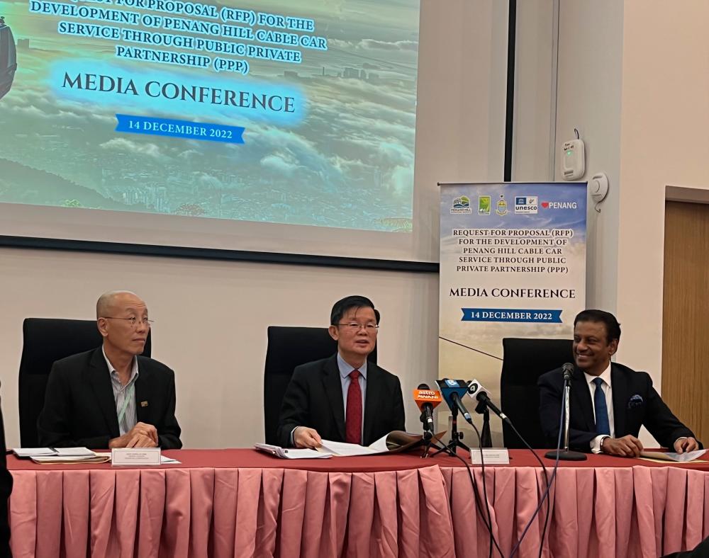 Chow (centre) announcing the Penang cable car project. With him are Penang Hill Corp general manager Datuk Cheok Lay Leng (left) and Ravindran.