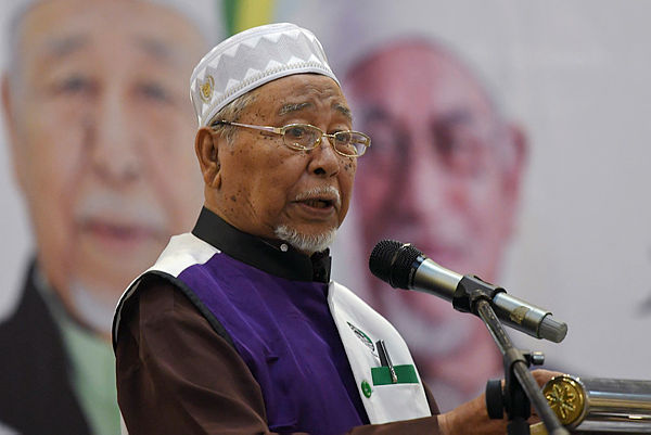 PAS spiritual leader Datuk Hashim Jasin. — Bernama