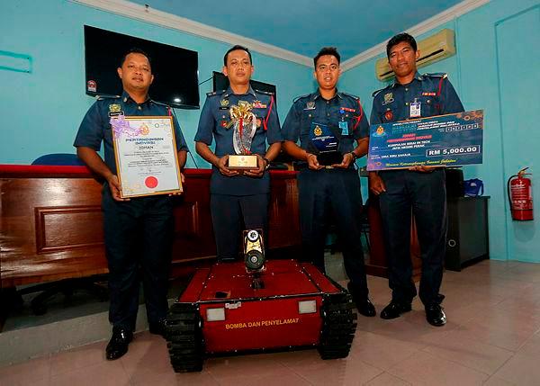 Ahmad Noor Syamsi Zainoldin (third, right)–Bernamapix