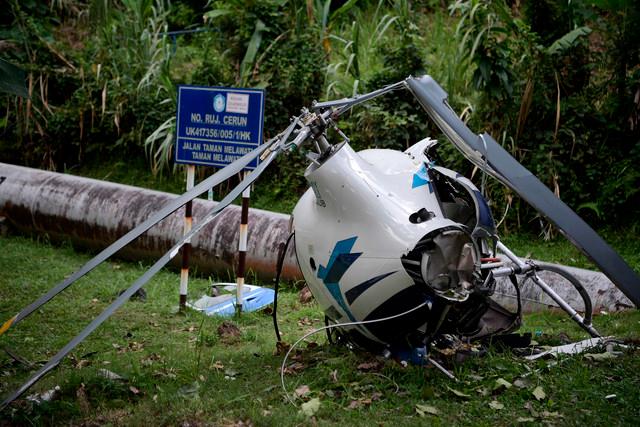 The crashed helicopter at the scene.-Bernama