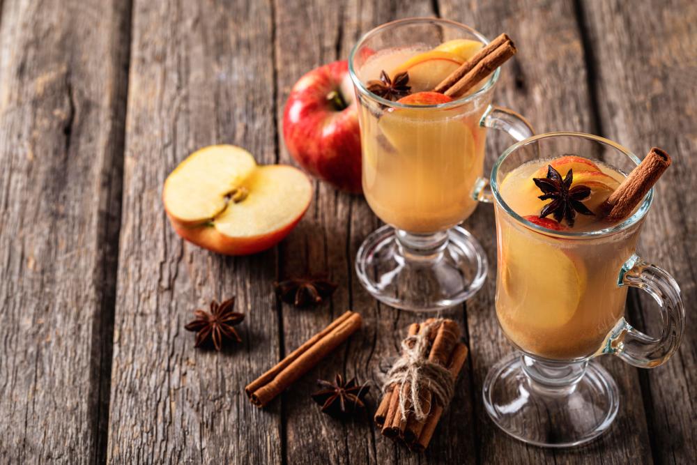 Mulled apple cider is a warm, spiced classic perfect for chilly nights. – FREEPIKPIC