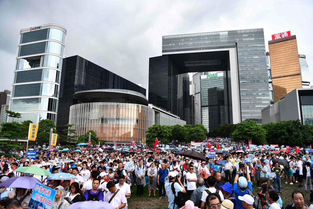 People attend a pro-government rally outside the government headquarters in Hong Kong on July 20, 2019. - AFP