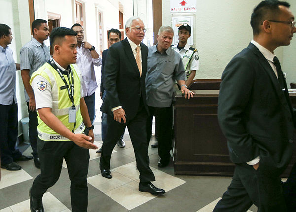 Former prime minister Datuk Seri Najib Abdul Razak (C) arrives at the Kuala Lumpur Court Complex on Feb 7, 2019. — BBXpress