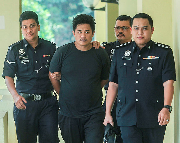 Tengku Faiz Kamarul Azhan Tengku Kamarudin, 34, is escorted by police officers at the Selayang magistrate’s court today. — BBXpress