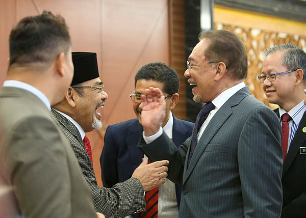 PKR president Datuk Seri Anwar Ibrahim (two, right) at Parliament today. — BBXpress