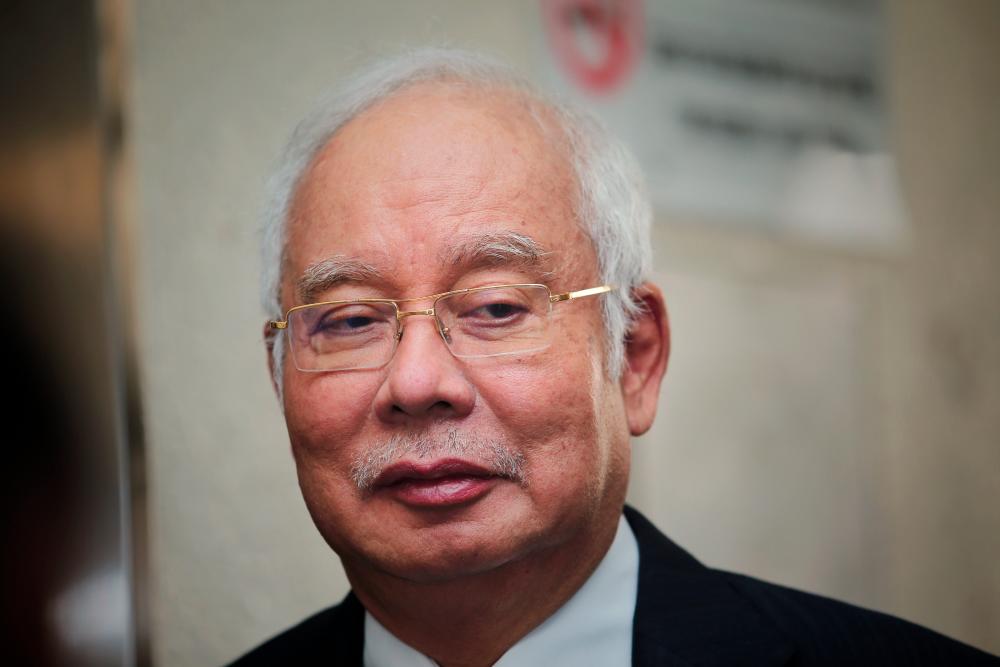 Najib allowed to call handwriting expert to verify signatures