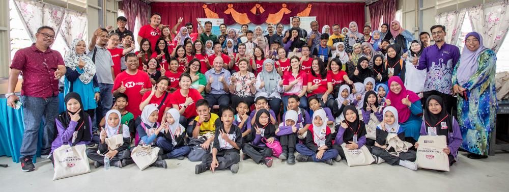 Attendees from the British Council, HSBC Malaysia, Selangor state education department, teachers, pupils and parents.