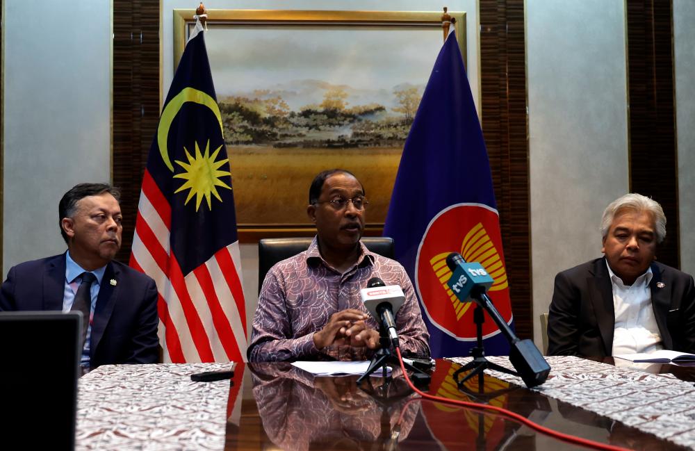 JAKARTA, Sept 3 -- Foreign Minister Datuk Seri Dr Zambry Abd Kadir (centre) during press conference in conjunction with the 43rd Asean Summit and Related Summits in Jakarta from September 5 to September 7 2023. BERNAMAPIX
