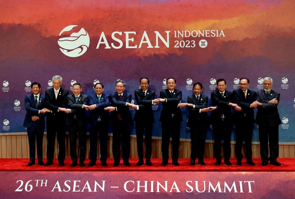 JAKARTA, Sept 6 -- Prime Minister of Malaysia Datuk Seri Anwar Ibrahim (second, right) with leaders of ASEAN member countries pose for a family photo at the 26th ASEAN-CHINA SUMMIT 2023 held in Jakarta, Indonesia. BERNAMAPIX