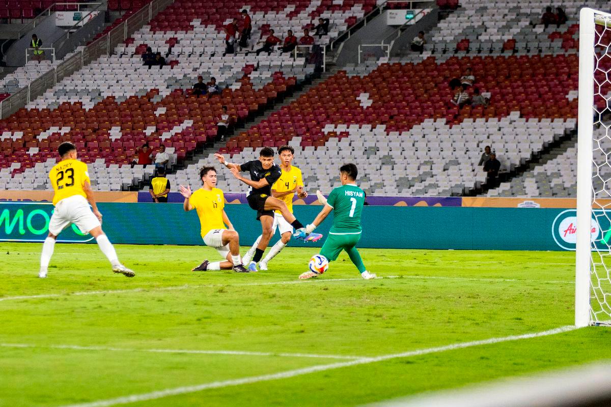 Sekitar aksi kemenangan skuad bola sepak bawah 23 tahun negara dalam perlawanan kedua kempen Kejohanan Piala ASEAN B-23 2025 menentang Brunei Darussalam di Stadium Gelora Bung Karno, semalam - BERNAMA