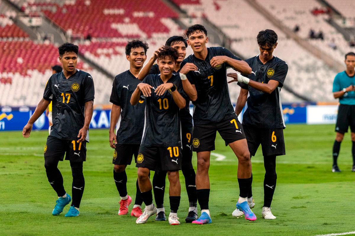 Malaysia team after their match against Brunei Darussalam at Stadium Gelora Bung Karno, yesterday - BERNAMA