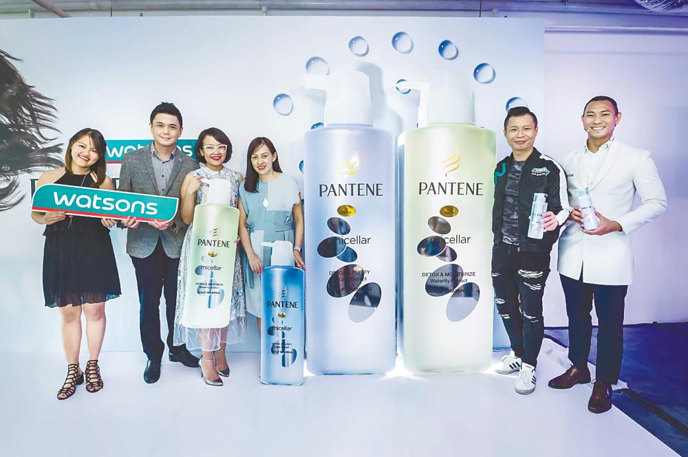(from left) Jennis, Thoren, Anggia, Teoh, Hoh and Tiu at the launch of the Pantene MIcellar shampoo series.