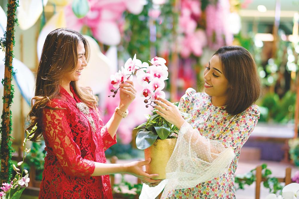 Buy orchids at Sunway Putra Mall’s flower market. – SUNWAY MALLS