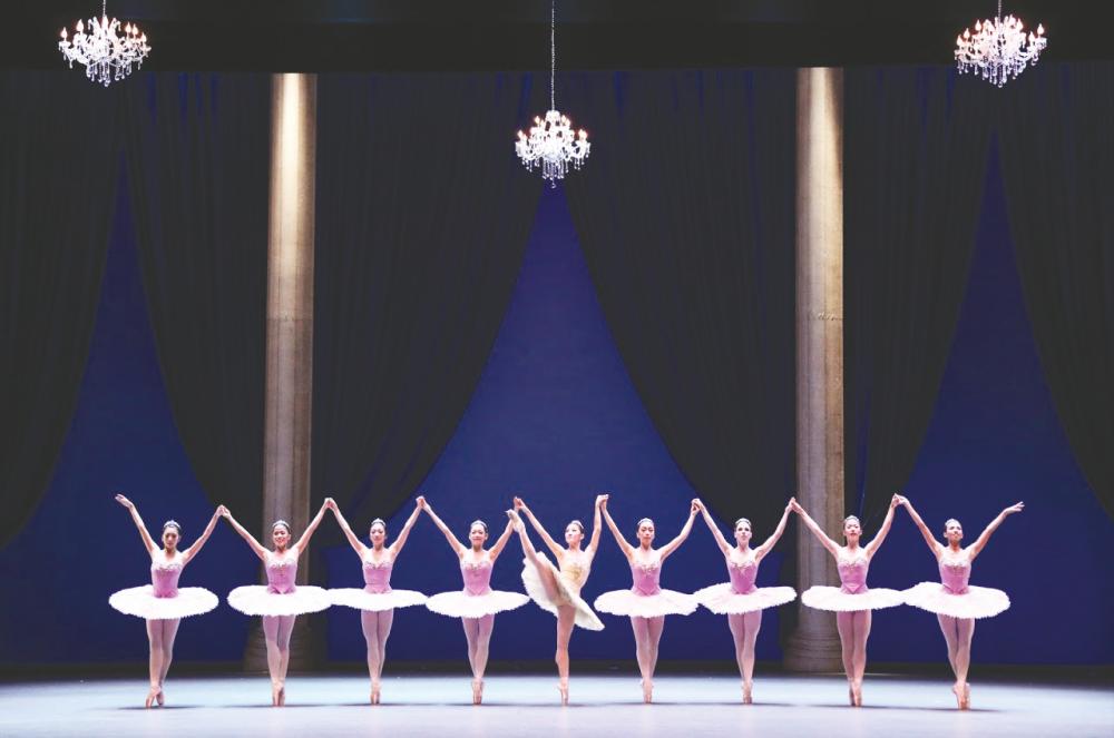 Ballet Illuminations by the Singapore Dance Theatre.