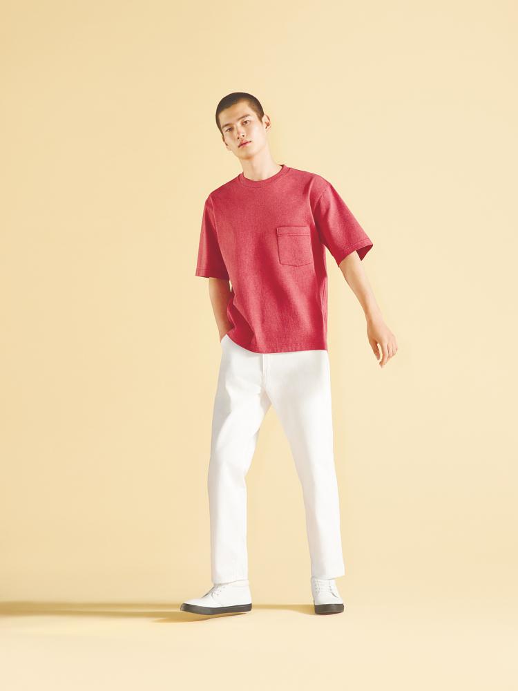The Uniqlo U 2019 Spring/Summer collection comprises items in various silhouettes and a range of saturated earth tones with rich, tinted hues and bold accents.