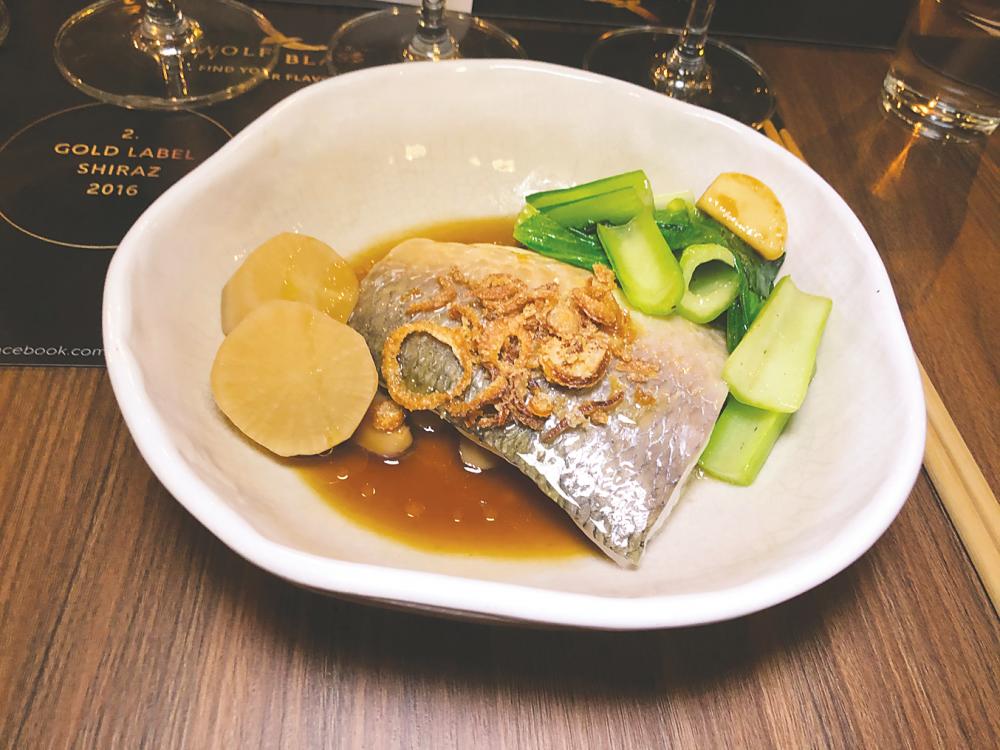 Steamed senangin with smoked fish sauce. – PICTURES BY TAN BEE HONG