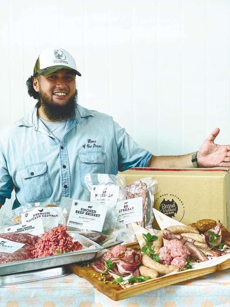 Nazri encourages people to enjoy a good barbecue with their hands - Beard Brothers