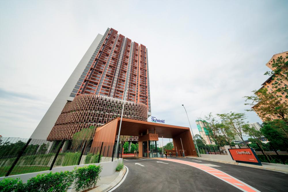 EdgeWood Residences’s facade, with 425 planter boxes, offering a distinctive statement to welcome residents and visitors.