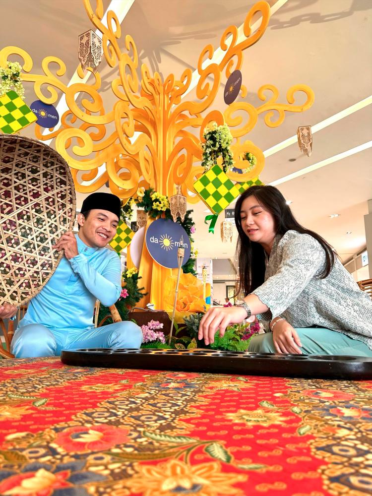 $!Da Men Mall’s Raya decoration highlights the beauty of Malaysia’s cultural roots.