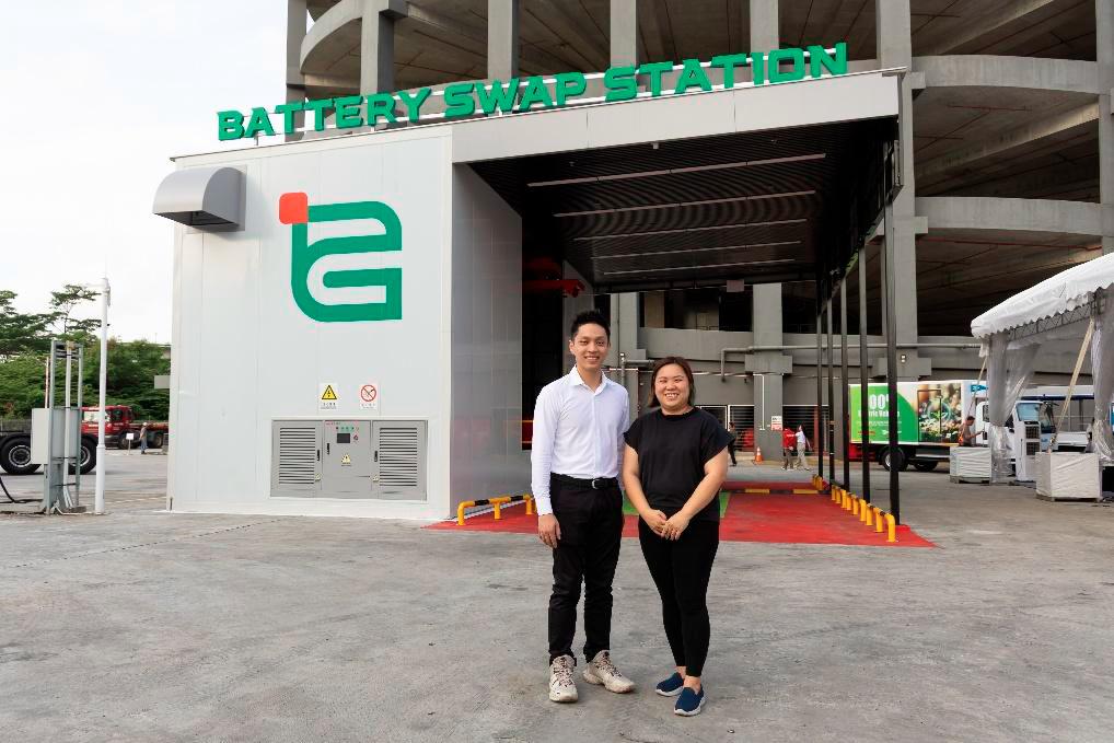 Miki Hay, Founder &amp; Managing Director of HDFX, with Ryan Woon, CEO of EcoSwift