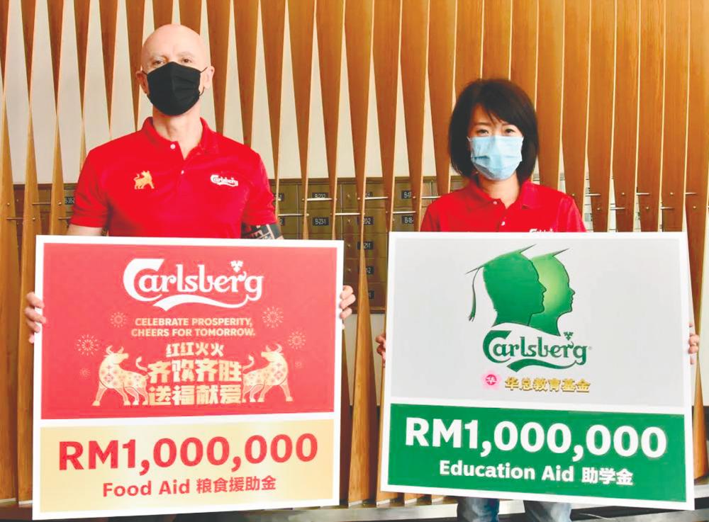 Clini (left) and Pearl Lai, Carlsberg Malaysia’s Corporate Affairs director at the unveiling of the campaign.