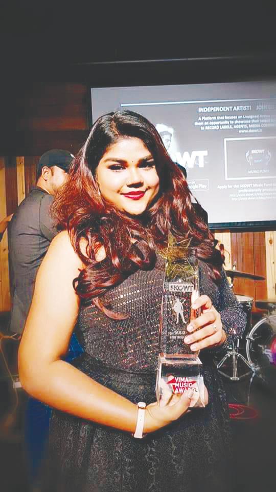 Meroshana and her VIMA award.