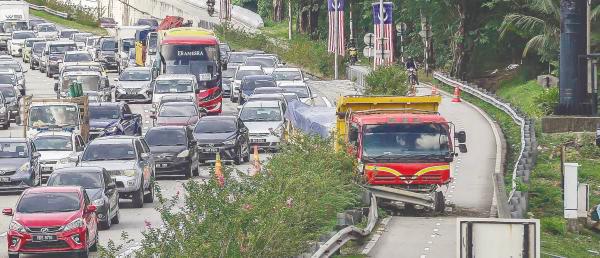 Law said long hours on the road could lead drivers to use stimulants to stay awake while inadequate rest breaks could push them to use drugs to fight off fatigue. – ADIB RAWI YAHYA/THESUN