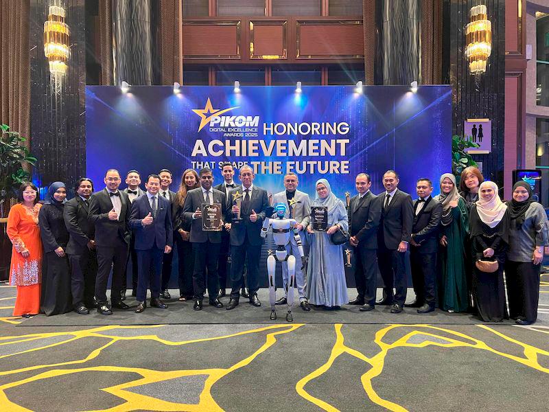 $!Group photo of CDC and MOF at the PDEA 2025 Gala Dinner at Sunway Resort Hotel.