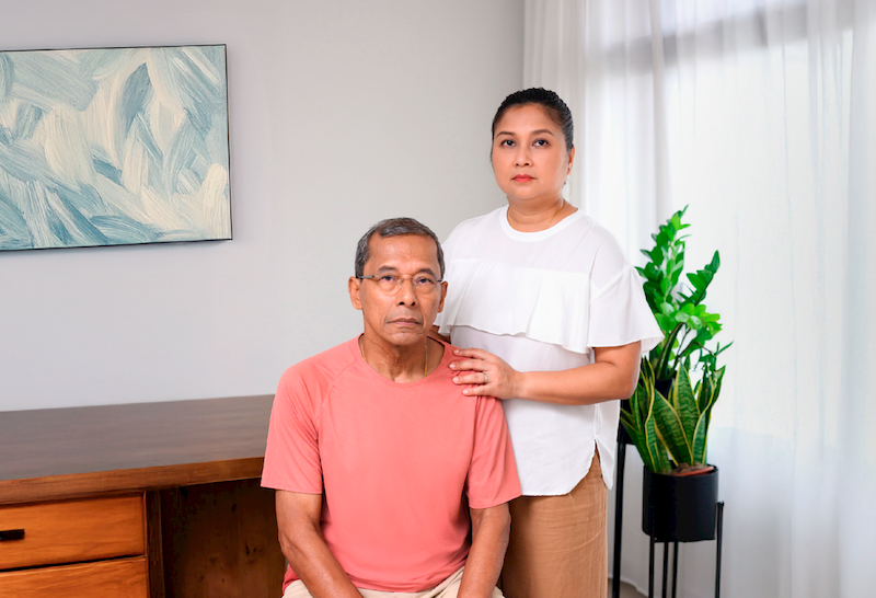 Claire is a caregiver to her father, Christopher, who was diagnosed with shingles twice. Photo: GSK. $!Claire is a caregiver to her father, Christopher, who was diagnosed with shingles twice. Photo: GSK.