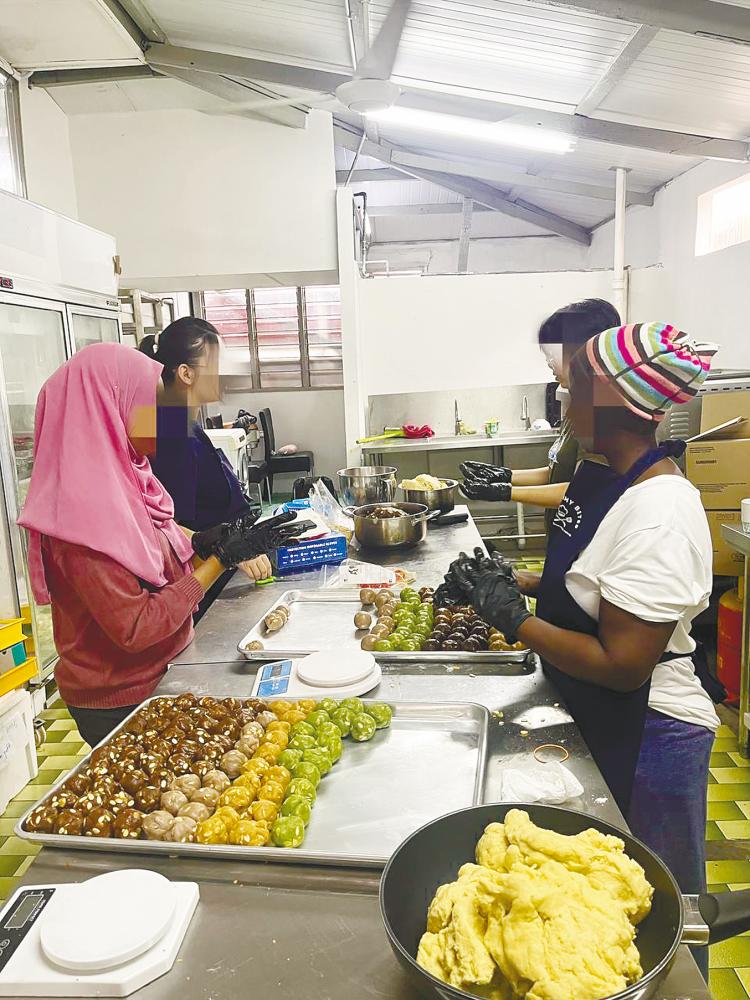 L2L Yummy Bites offers the refugee community baking skills, business management knowledge and entrepreneurial training.